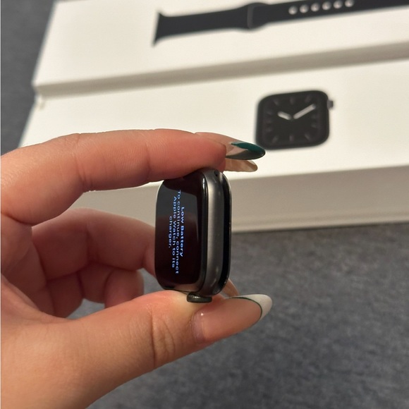 Apple Watch Series 5 w/Box & BNIB Band - Picture 12 of 12